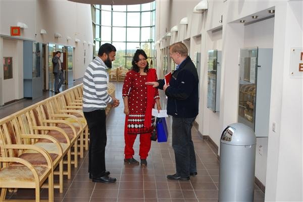 Waliul Hasanat, Nafisa Yeasmin and Prof. Gudmundur Alfresson discussing in the Arktikum hall, photo by Joonas Vola