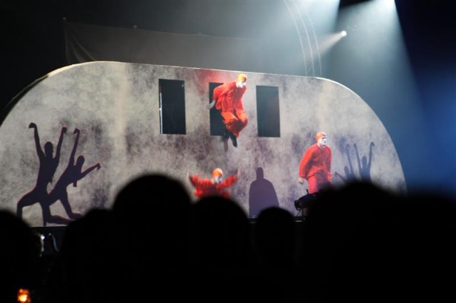 Cirque du Soleil performs at the conference closing banquet