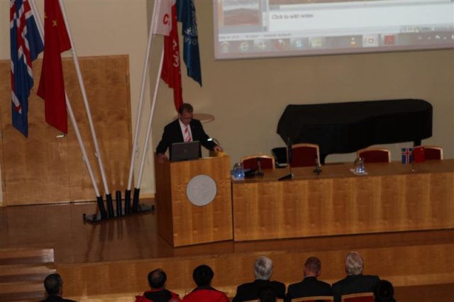 Dr. Þorsteinn Gunnarsson speaking at the symposium.